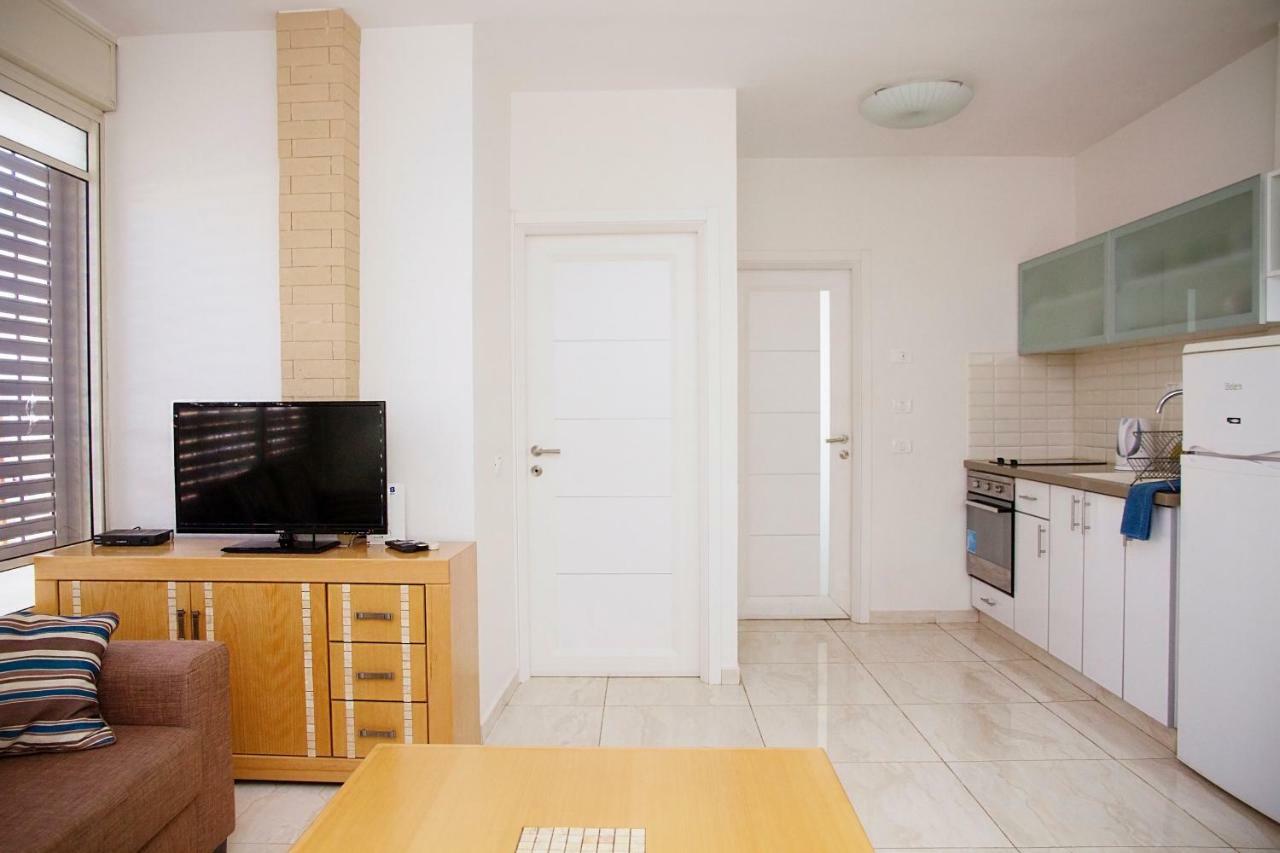 Apartments4You Dinara Бат-Ям Экстерьер фото